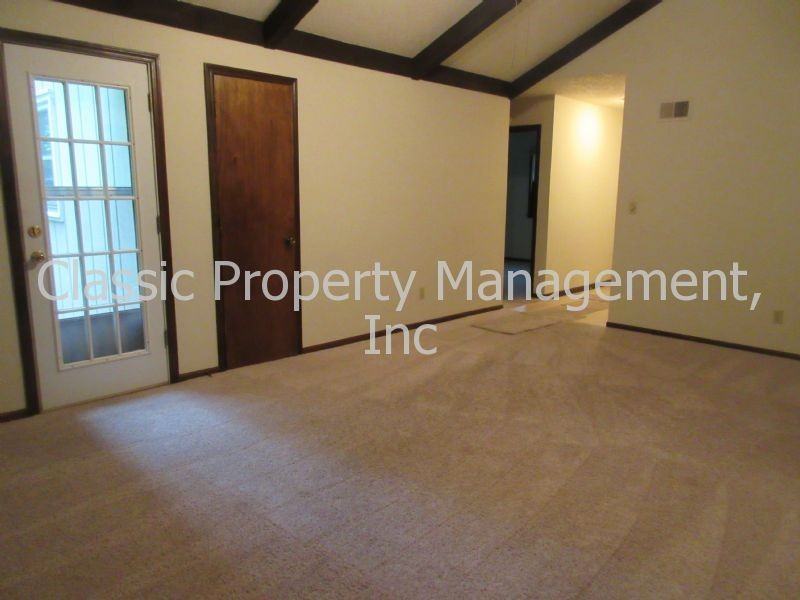 7509 N Brooklyn Ave - Photo 3 of 9