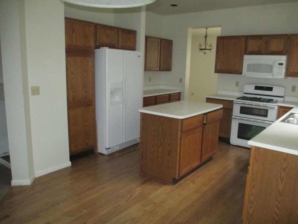 2449 S Ellis Ct - Photo 2 of 17