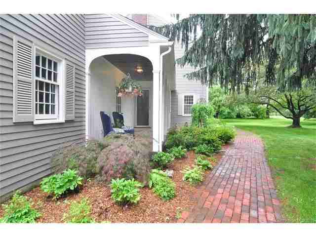 112 Wendover Rd - Photo 3 of 40