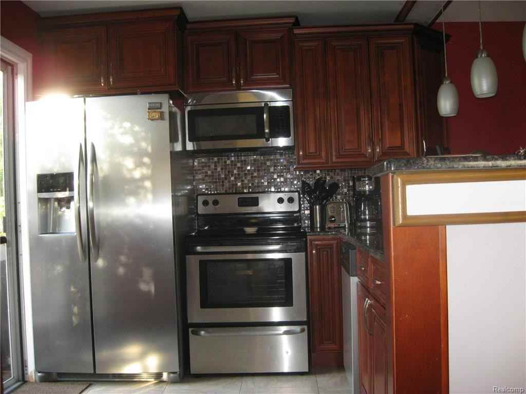 44700 Bayview Dr - Photo 3 of 26