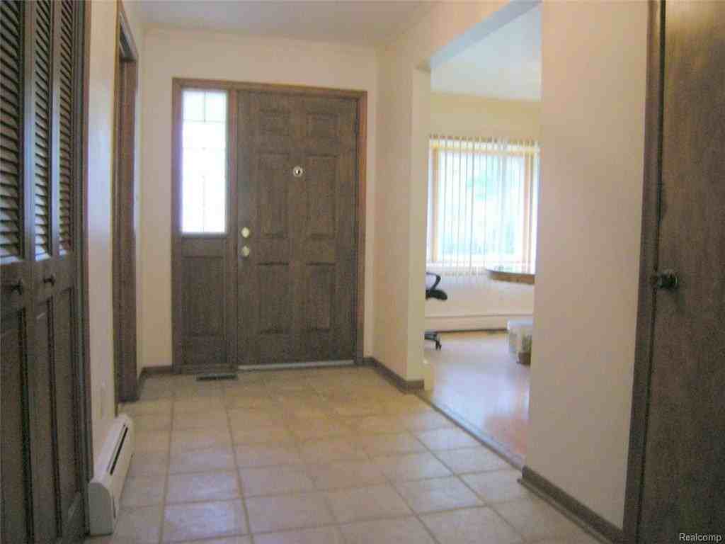 22511 Dickinson Rd - Photo 2 of 31