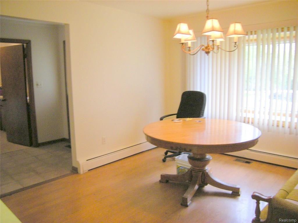 22511 Dickinson Rd - Photo 3 of 31