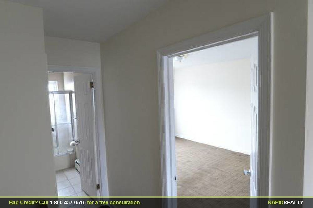 62-08 Flushing Avenue - Photo 3 of 12