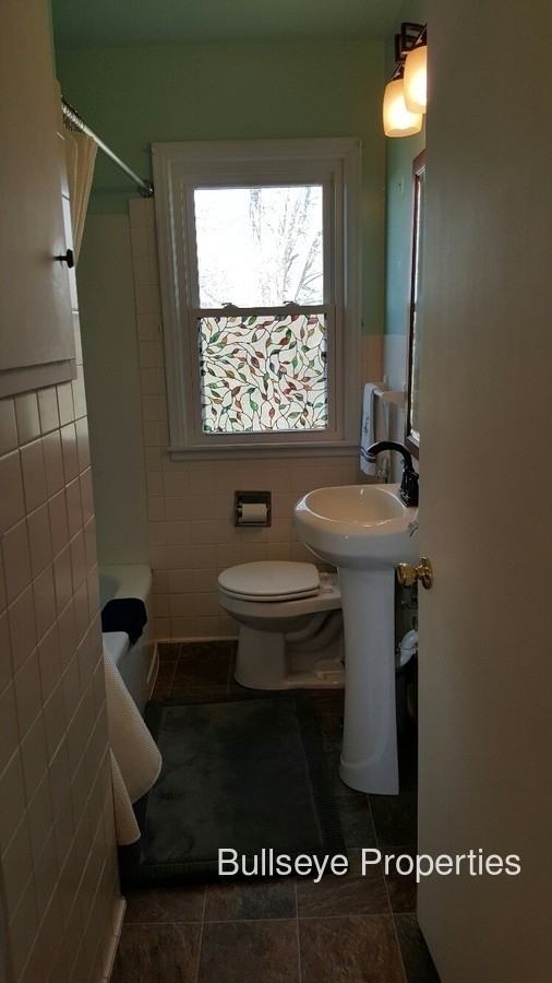8207 Cahill Ave NE - Photo 3 of 9