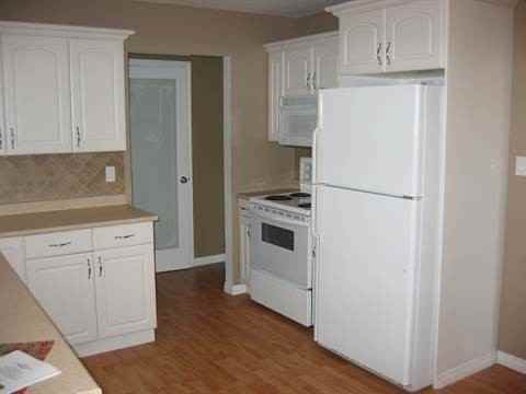 9905 99 Ave - Photo 3 of 8