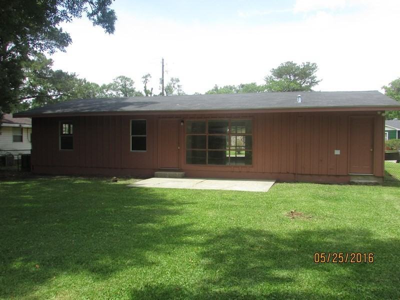 74 Acacia St - Photo 2 of 15