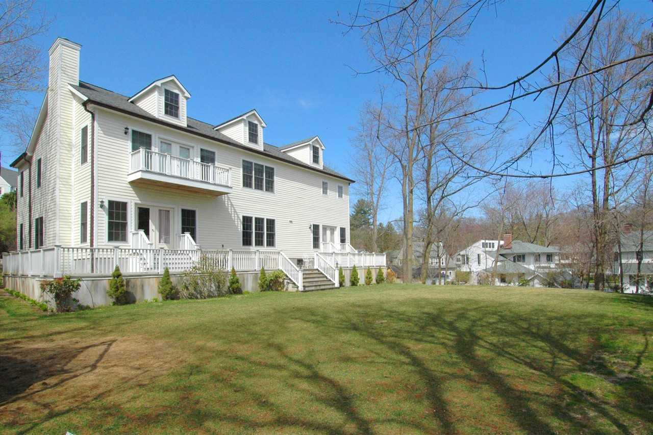 74 Lansdowne Dr - Photo 2 of 24