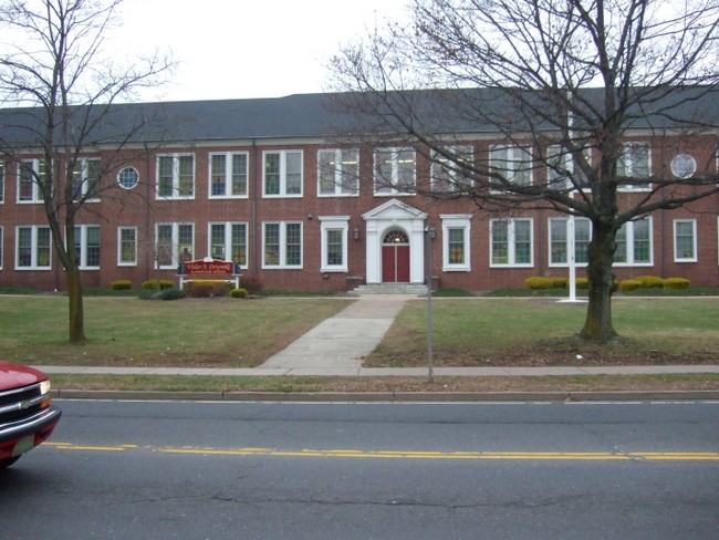 14 Regency Ct - Photo 2 of 8