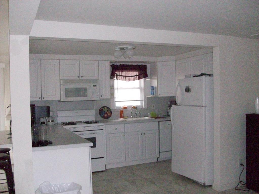 1034 Capstan Dr - Photo 3 of 20