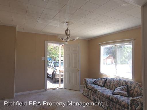 171 N 200 E - Photo 2 of 7