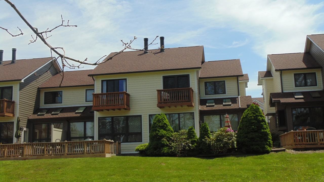 31 Ski Harbor Dr - Photo 2 of 21