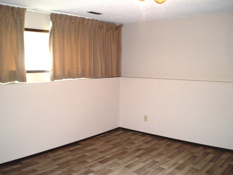 70 Temple Blvd W - Photo 2 of 14