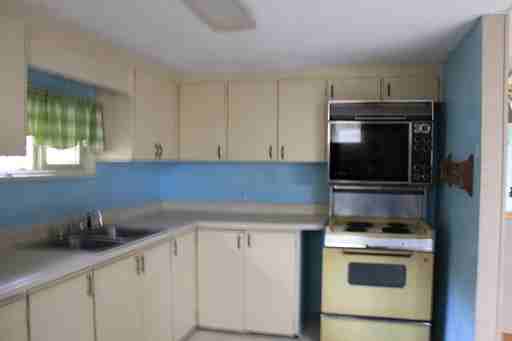 420 NE Adams Ave - Photo 3 of 11