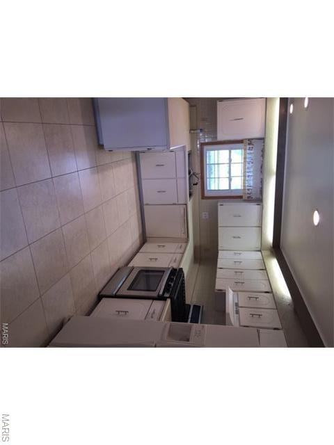 921 Picardy Ln - Photo 2 of 11