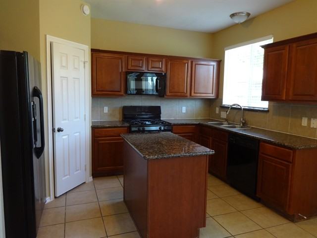 1002 Chase Park Dr - Photo 3 of 19