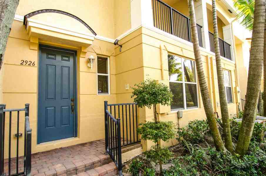 2926 South Greenleaf Circle - Photo 2 of 14