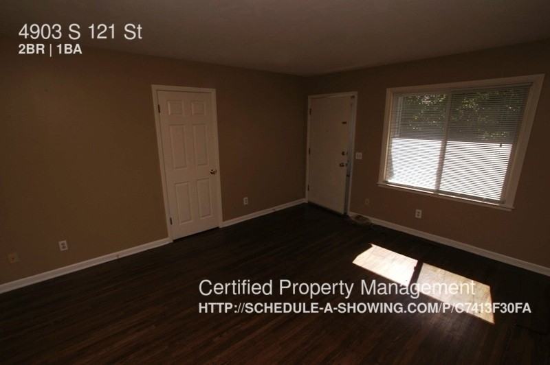 4903 S 121st St - Photo 2 of 12