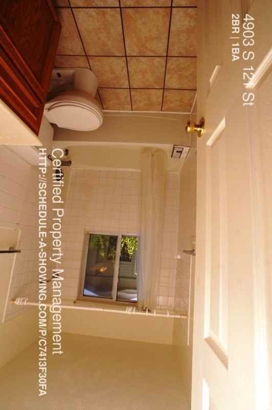 4903 S 121st St - Photo 3 of 12