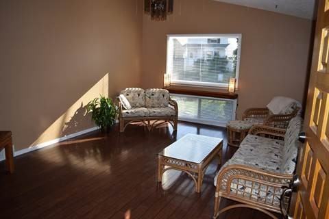 307 Kirkpatrick Crescent NW - Photo 3 of 8