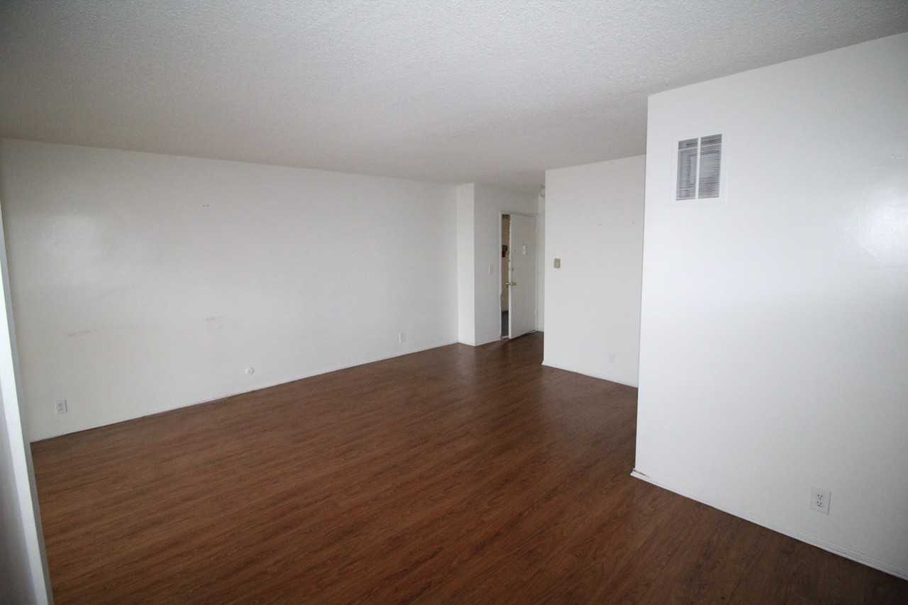 5361 Russell Ave - Photo 3 of 7