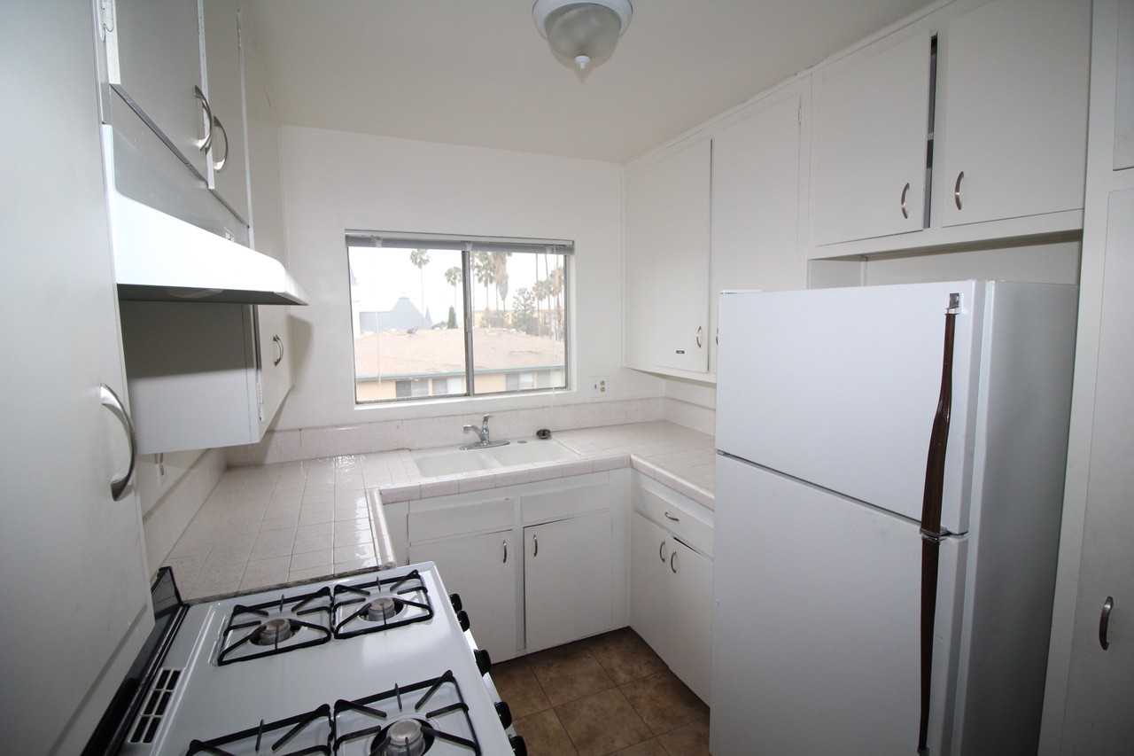 5361 Russell Ave - Photo 2 of 7