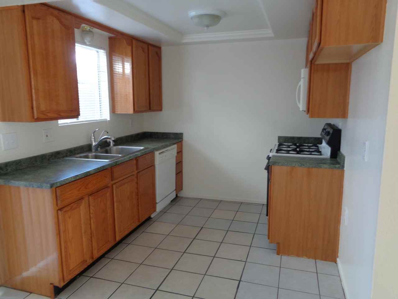 4425 Farquhar Ave - Photo 3 of 7