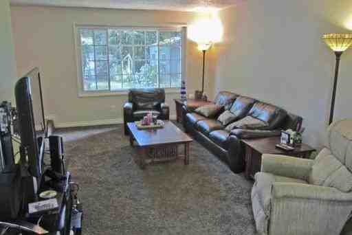 2542 SE Pelton Ct - Photo 3 of 12