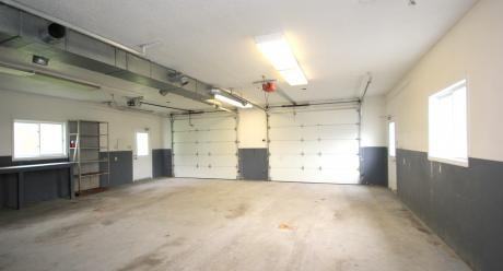 3060 Tenth Line Rd - Photo 3 of 6