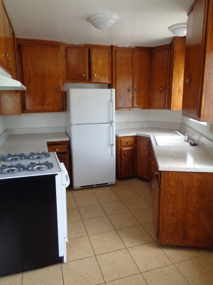 160 E 57th St - Photo 3 of 6