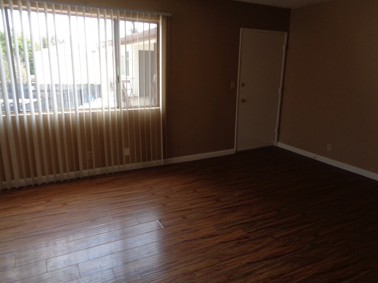 160 E 57th St - Photo 2 of 6