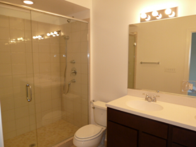 3332 W Palmer Ave #2E - Photo 3 of 4