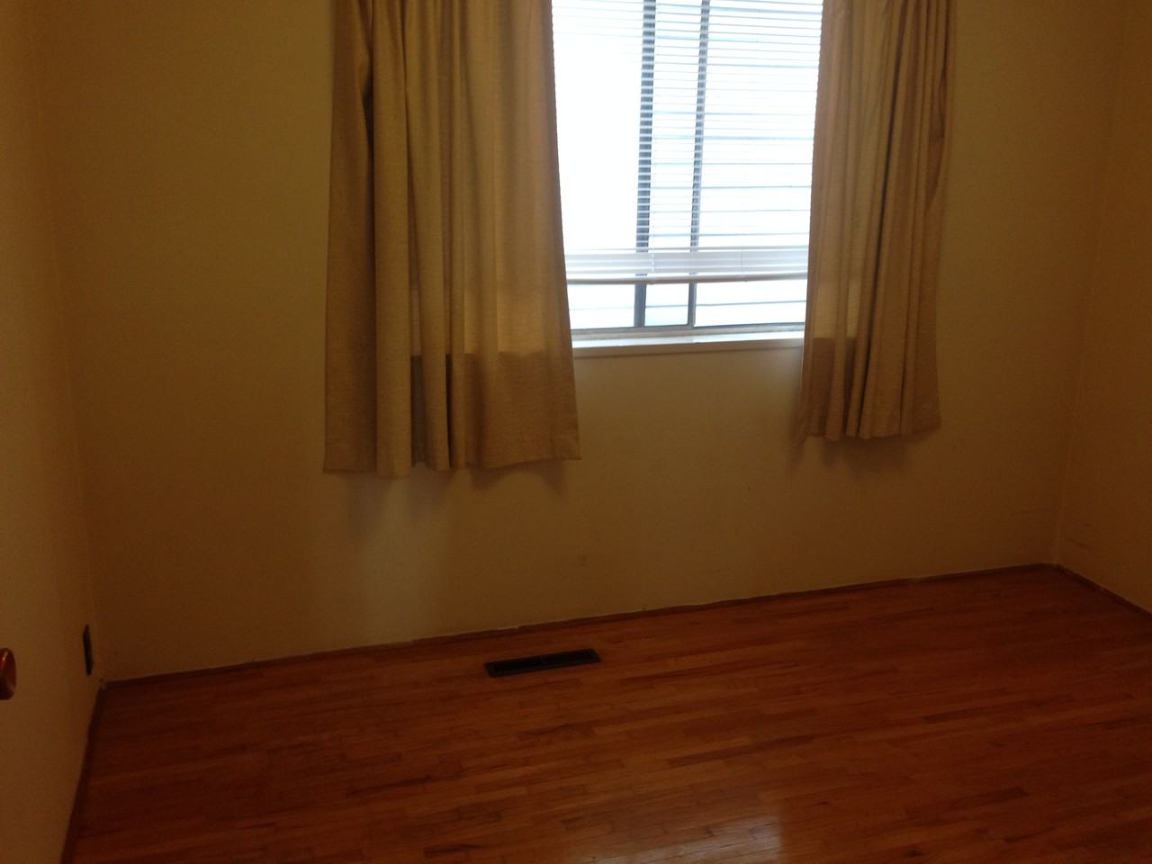 3205 E 48th Ave - Photo 3 of 5