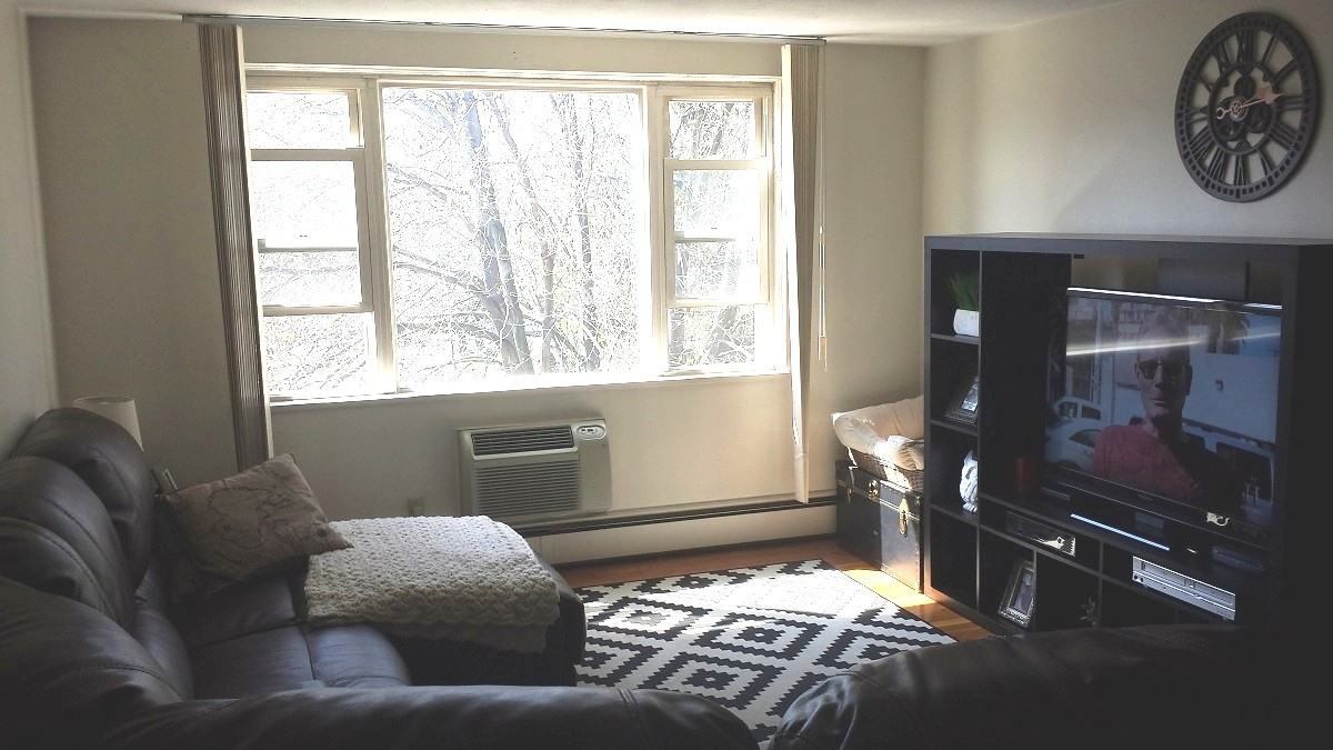 1105 Lexington St - Photo 4 of 10