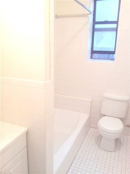 BAINBRIDGE & E 208TH ST Apartments Bainbridge Ave, New York, NY 10467