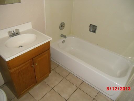 9316 Bancroft Ave - Photo 2 of 9