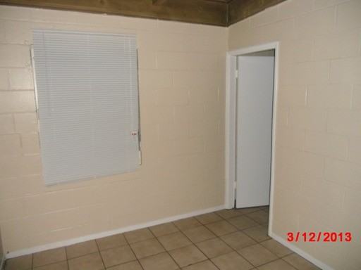 9316 Bancroft Ave - Photo 3 of 9