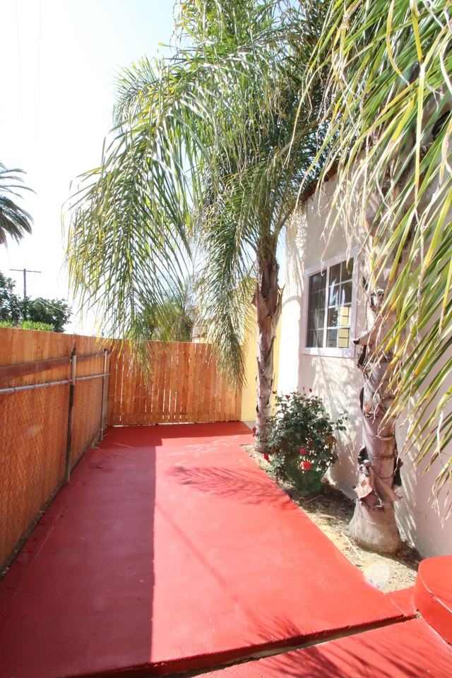 2001 Valley St - Photo 3 of 18