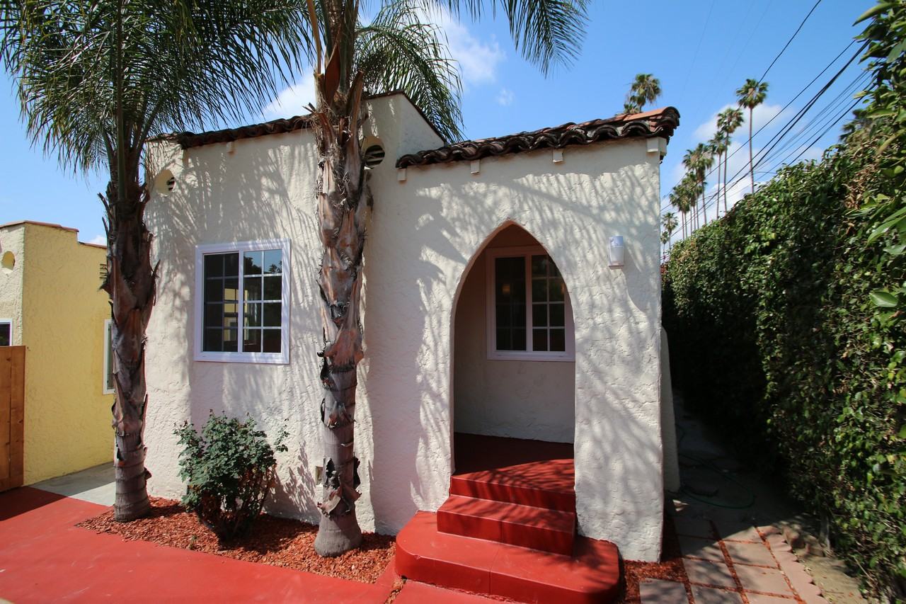 2001 Valley St - Photo 2 of 18