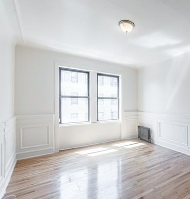 232 E 44th St #8K - Photo 3 of 4