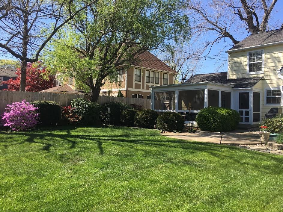 429 W 66th Terrace - Photo 2 of 15