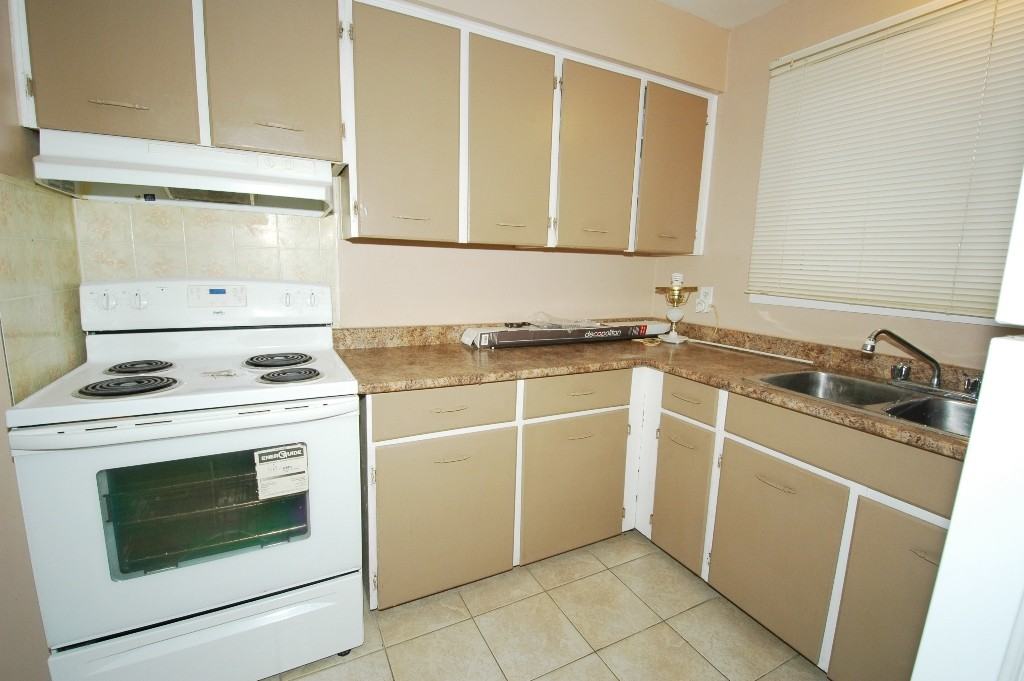 427 Moodie Dr - Photo 2 of 16