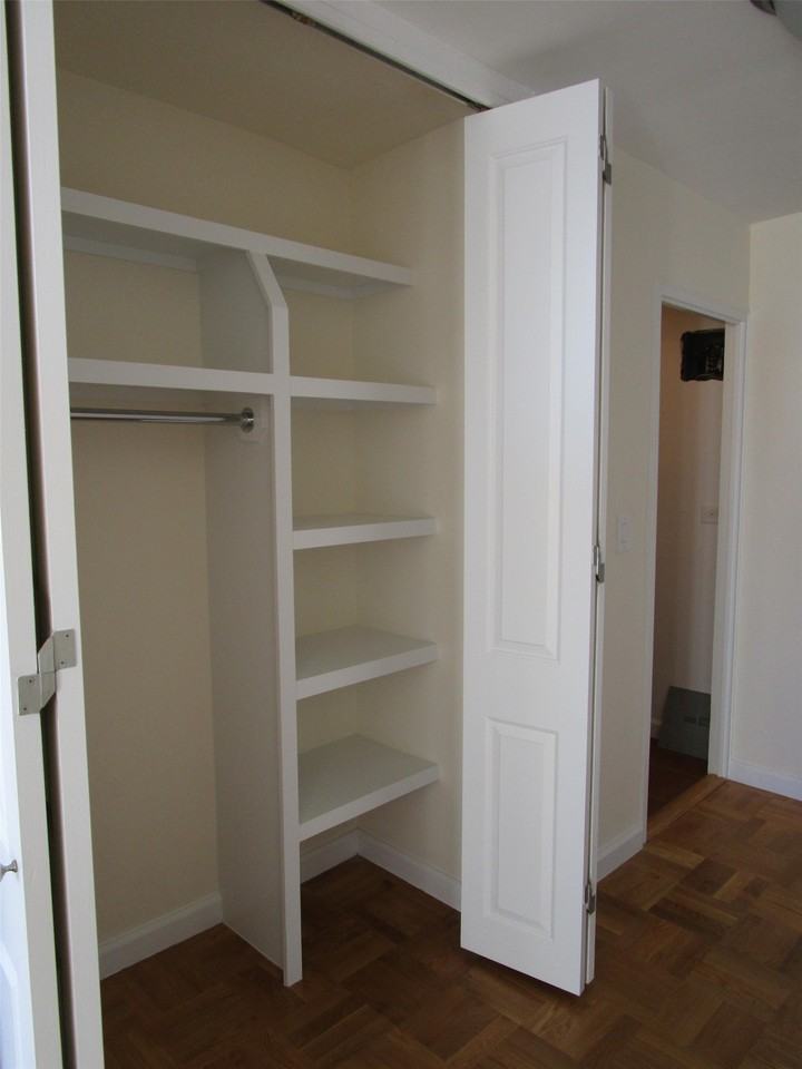 240 E 19th St 18 - Photo 3 of 7