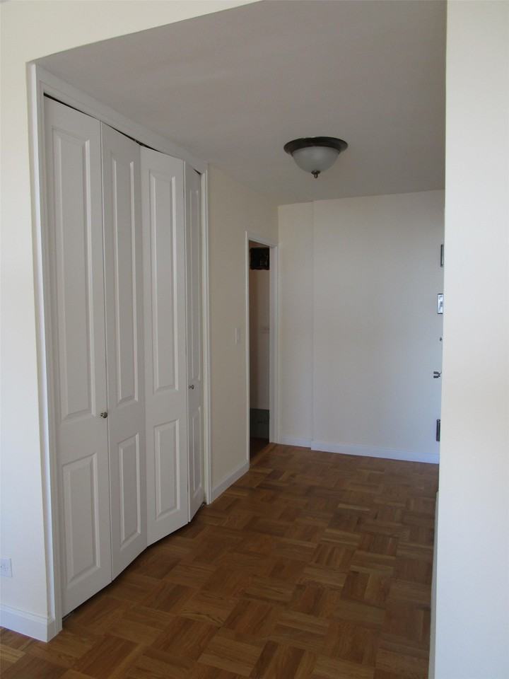 240 E 19th St 18 - Photo 2 of 7