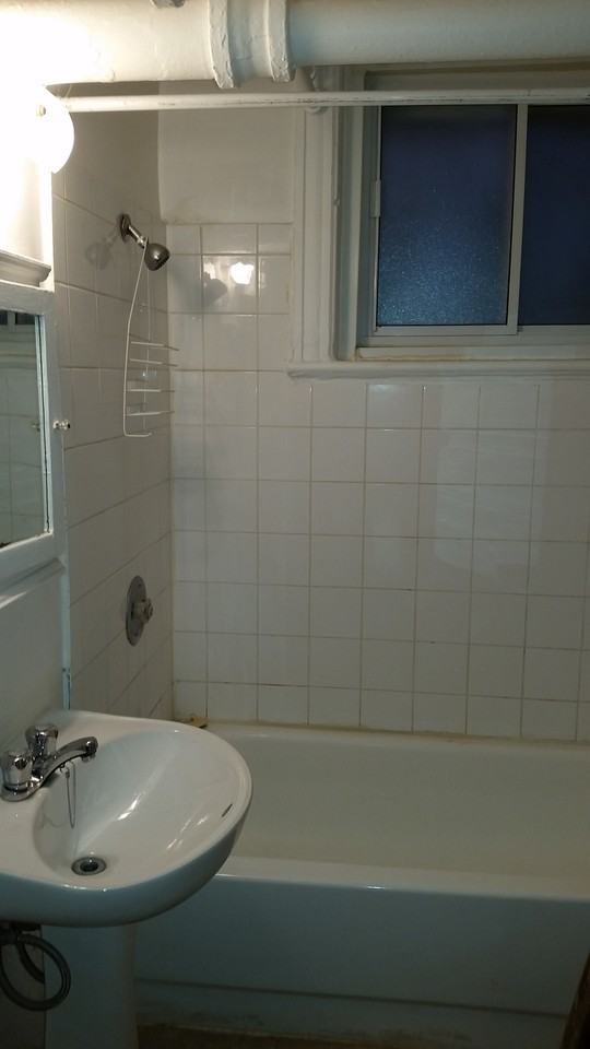 2050 Boulevard Décarie - Photo 2 of 9