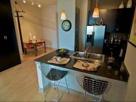 2901 Indiana St - Photo 7 of 9