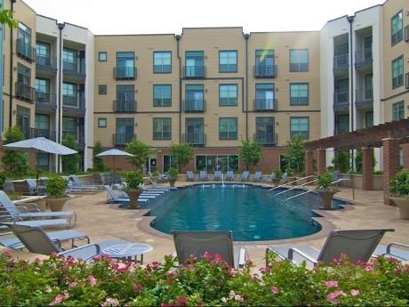 2901 Indiana St - Photo 3 of 9