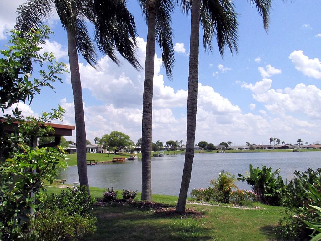 1606 Bunker Hill Dr - Photo 2 of 25