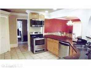 1101 Benjamin Pkwy - Photo 2 of 16