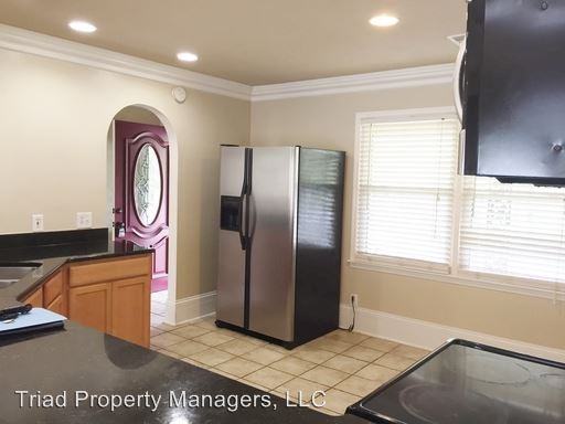 1101 Benjamin Pkwy - Photo 3 of 16