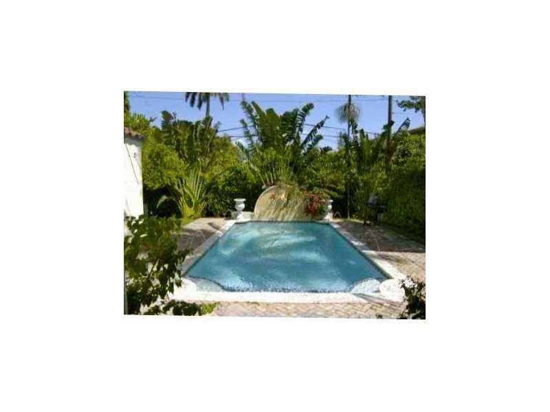 755 W 50th St - Photo 2 of 5